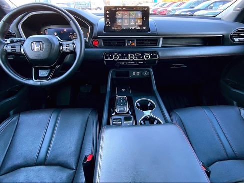 Used 2025 Honda Pilot Black Edition image 16