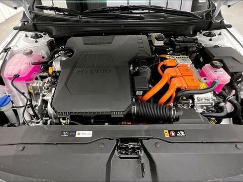 Used 2025 Hyundai Elantra SEL image 12