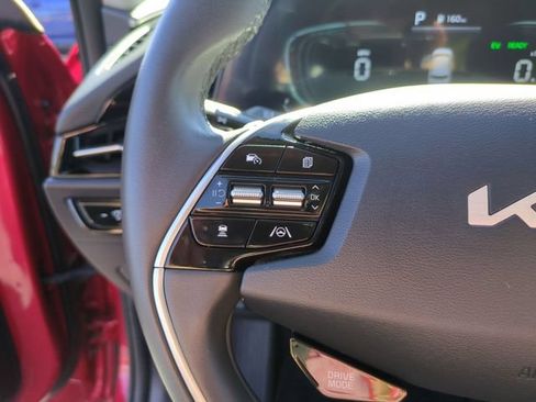 Used 2024 Kia Niro EX FWD image 19