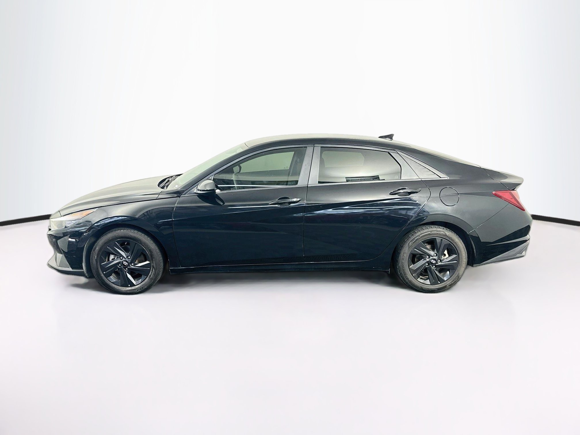 Used 2023 Hyundai Elantra SEL w/ Cargo Package FWD image 4