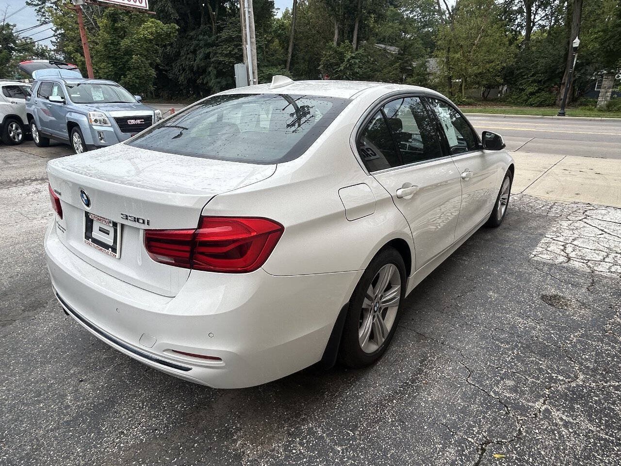 Used 2017 BMW 330i xDrive Sedan AWD/4WD image 12