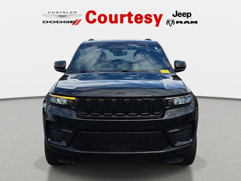 Certified 2024 Jeep Grand Cherokee Altitude AWD/4WD image 9