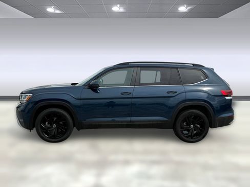 Used 2023 Volkswagen Atlas SE w/ Black Wheel Package image 2