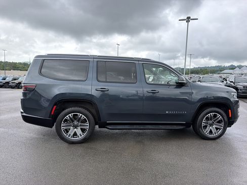 Used 2023 Jeep Wagoneer 4WD w/ Premium Group I image 5