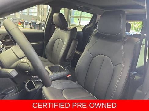 Used 2026 Chrysler Pacifica Select AWD/4WD image 16