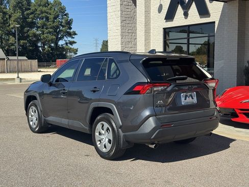 Used 2021 Toyota RAV4 LE image 9