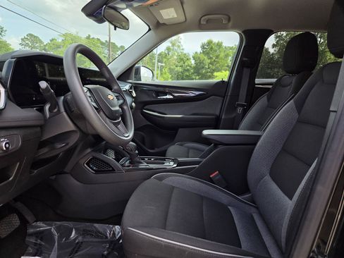 Used 2025 Chevrolet TrailBlazer LT FWD image 10