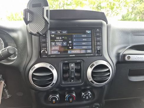 Used 2013 Jeep Wrangler Unlimited Sahara w/ Connectivity Group AWD/4WD image 16