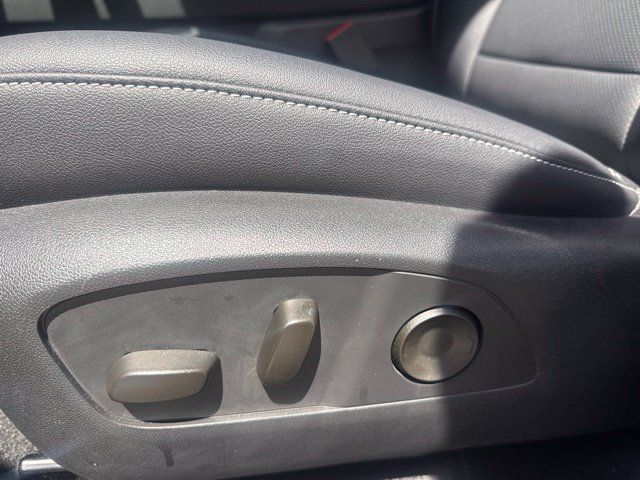 Used 2026 Chevrolet Traverse LT FWD image 13