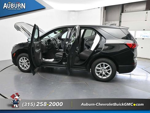 Used 2023 Chevrolet Equinox LT AWD/4WD image 37