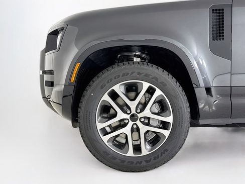 Used 2026 Land Rover Defender 110 X-Dynamic SE AWD/4WD image 27