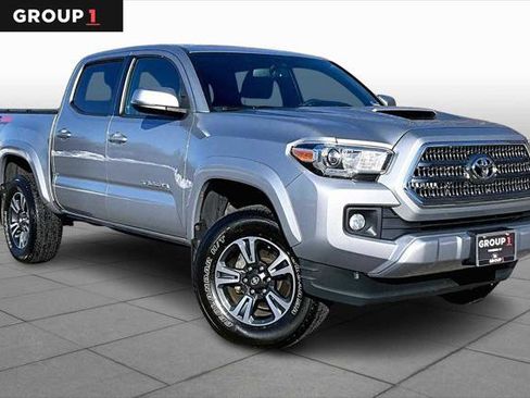 Certified 2017 Toyota Tacoma TRD Sport image 2