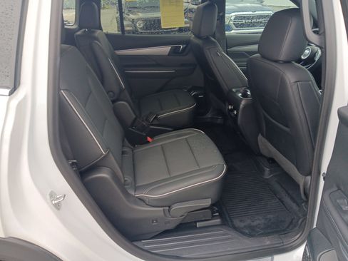Used 2025 Buick Enclave Preferred w/ Power Package FWD image 19
