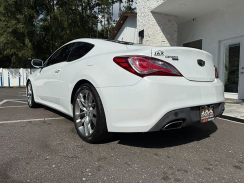 Used 2013 Hyundai Genesis 3.8 image 3