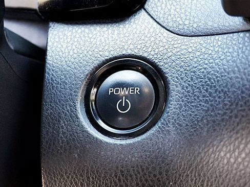 Used 2025 Toyota Camry SE FWD image 29