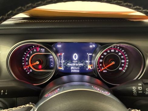 Used 2020 Jeep Wrangler Unlimited Sahara w/ Uconnect 4C Nav & Sound Group AWD/4WD image 25
