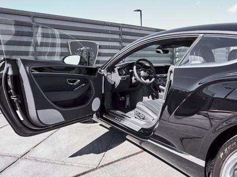 Used 2022 Bentley Continental GT image 26