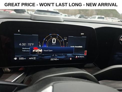 Used 2025 Chevrolet Suburban Z71 image 5