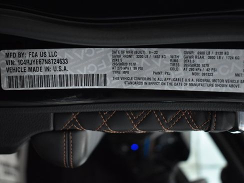 Used 2022 Jeep Grand Cherokee Summit w/ Luxury Tech Group V image 40