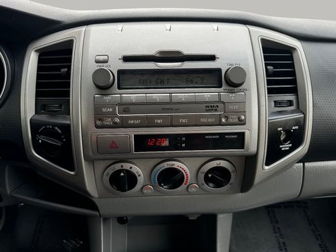 Used 2010 Toyota Tacoma AWD/4WD image 23