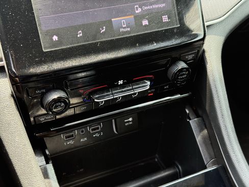 Used 2025 Jeep Grand Cherokee Laredo RWD image 23