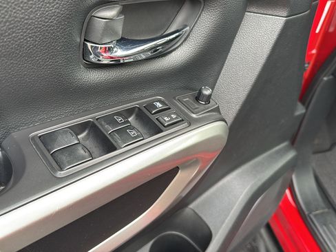 Used 2022 Nissan Titan SV image 26