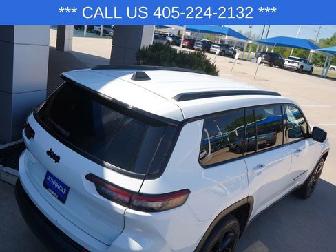 Used 2023 Jeep Grand Cherokee L Laredo image 15