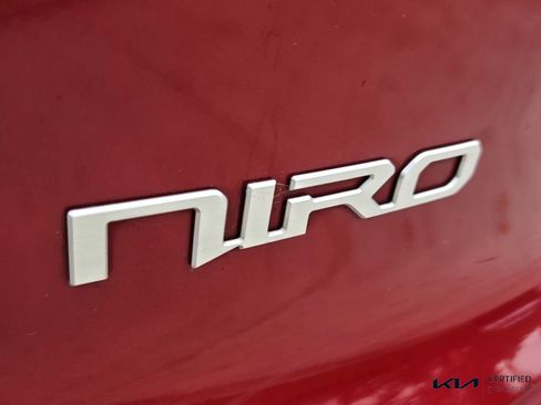 Certified 2023 Kia Niro EX FWD image 17