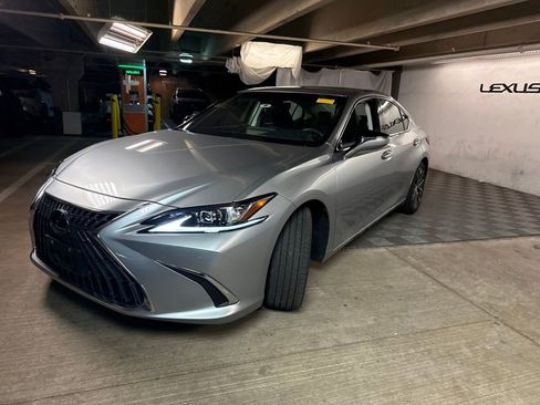 Used 2023 Lexus ES 350 w/ Premium Package FWD image 4