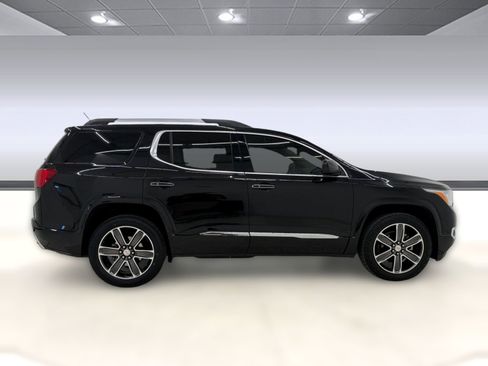 Used 2018 GMC Acadia Denali w/ Technology Package FWD image 8