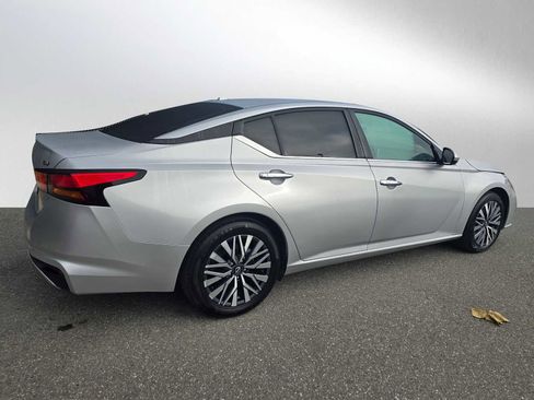 Used 2023 Nissan Altima 2.5 SV image 3