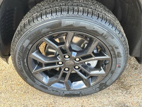 New 2025 Jeep Grand Cherokee L Limited w/ Trailer Tow Package image 11