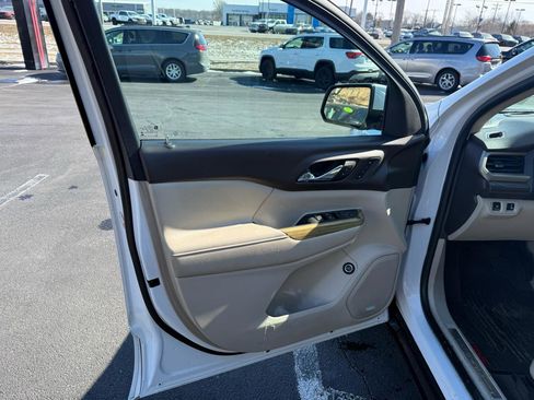 Used 2017 GMC Acadia Denali w/ Technology Package image 8