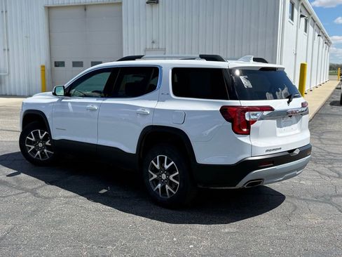 Used 2023 GMC Acadia SLE w/ Driver Convenience Package image 3