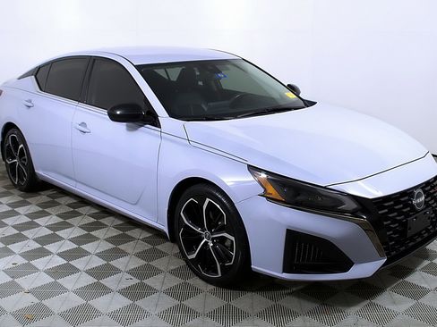 Used 2023 Nissan Altima 2.5 SR image 6