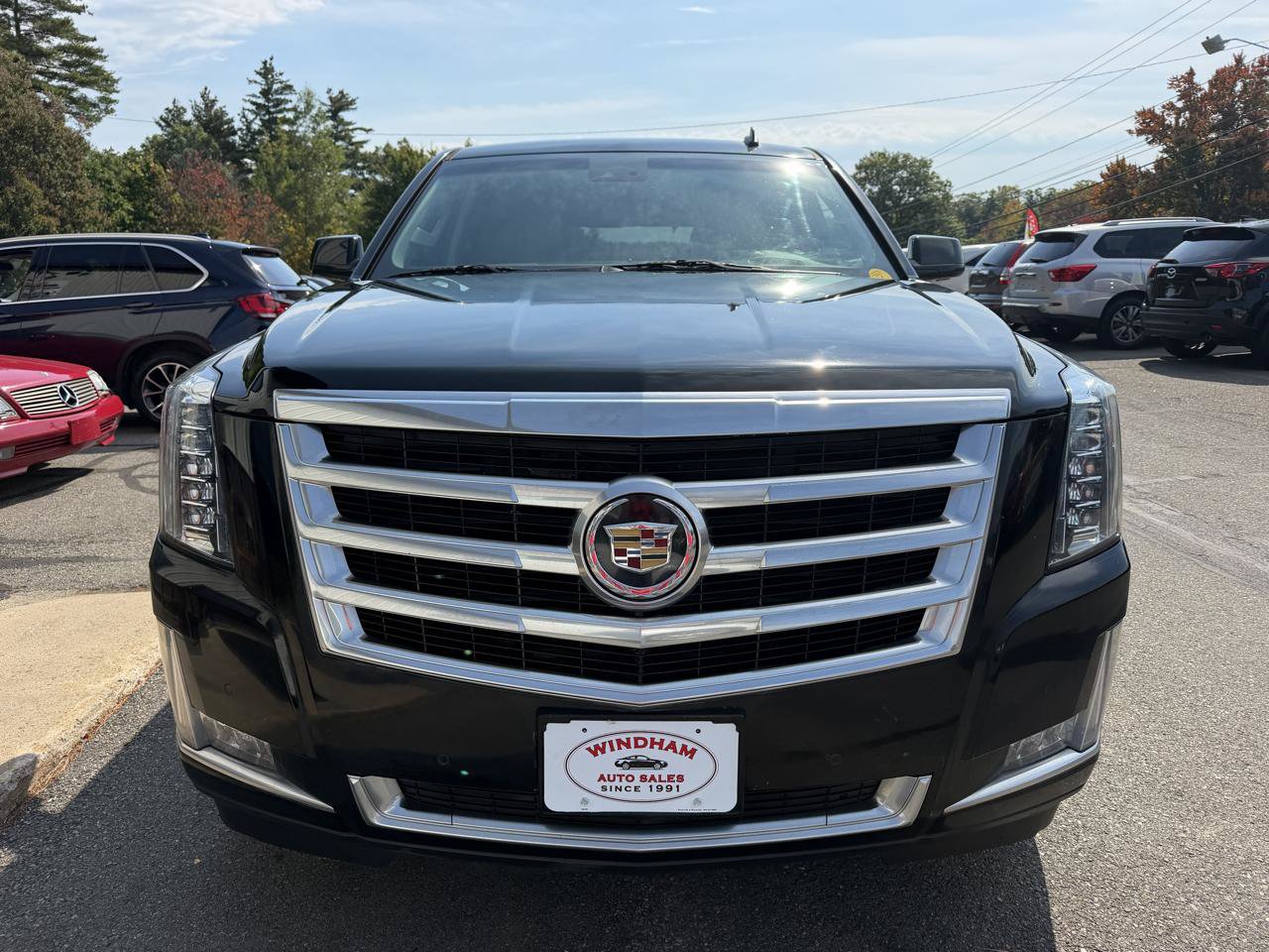 Used 2015 Cadillac Escalade Luxury AWD/4WD image 2