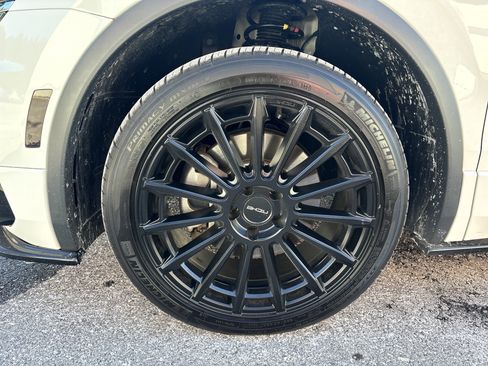 Used 2021 Volkswagen Tiguan SEL Premium R-Line image 11