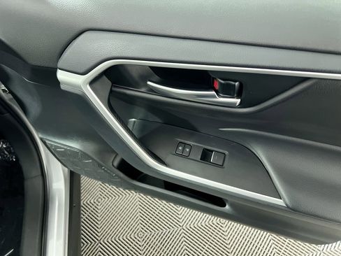 Used 2025 Toyota RAV4 XLE image 27