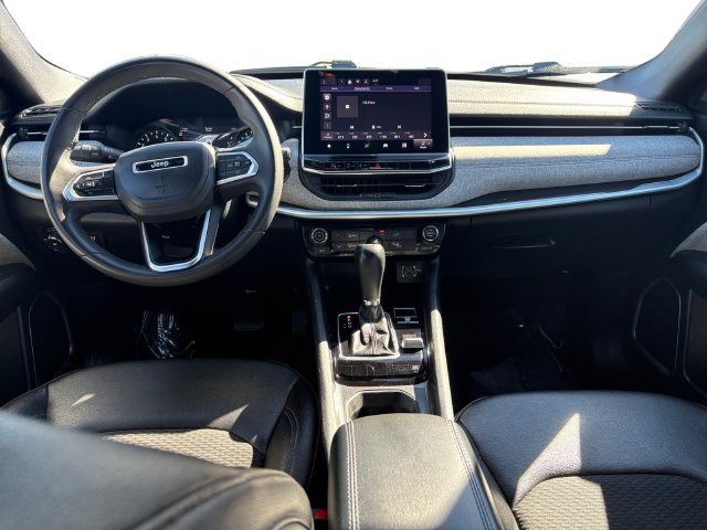 Used 2024 Jeep Compass Latitude AWD/4WD image 14