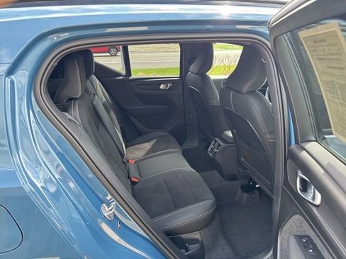 Certified 2025 Volvo XC40 B5 Plus AWD/4WD image 13