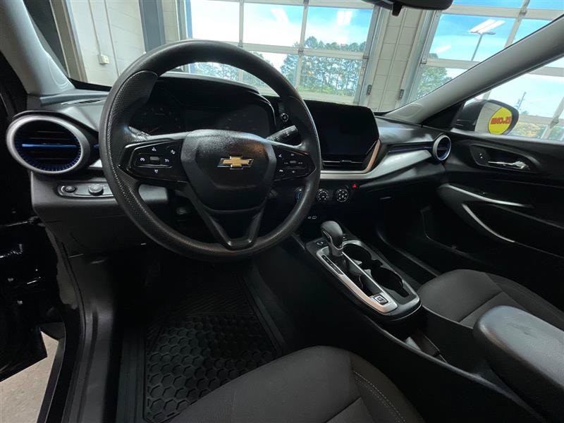 Used 2024 Chevrolet Trax LS FWD image 13