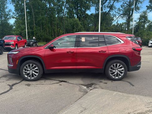 Used 2026 Buick Enclave Preferred AWD/4WD image 2