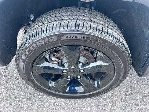 Used 2024 Jeep Grand Cherokee Altitude image 11