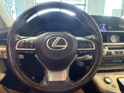 Used 2016 Lexus ES 350 w/ Luxury Package w/Wood Trim image 35