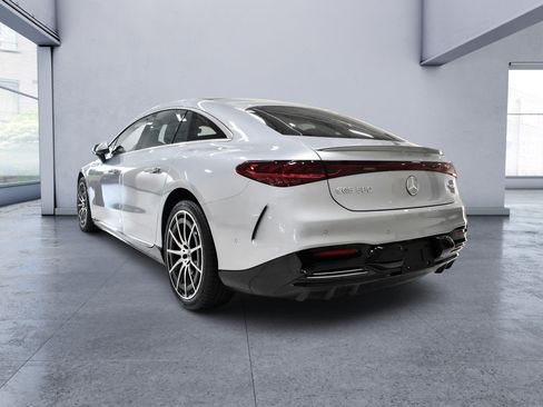 Used 2023 Mercedes-Benz EQS 580 4MATIC Sedan image 4