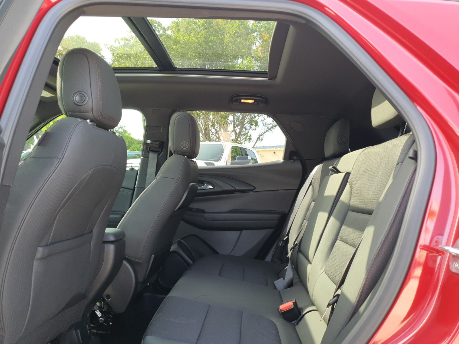 Used 2021 Chevrolet TrailBlazer RS w/ Sun and Liftgate Package FWD image 11