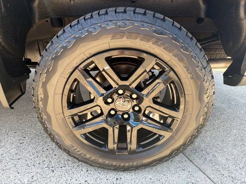 Used 2022 Chevrolet Silverado 1500 LT Trail Boss w/ Convenience Package II AWD/4WD image 11