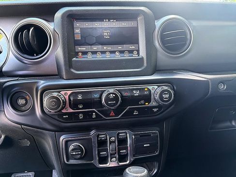 Used 2023 Jeep Gladiator Sport AWD/4WD image 15