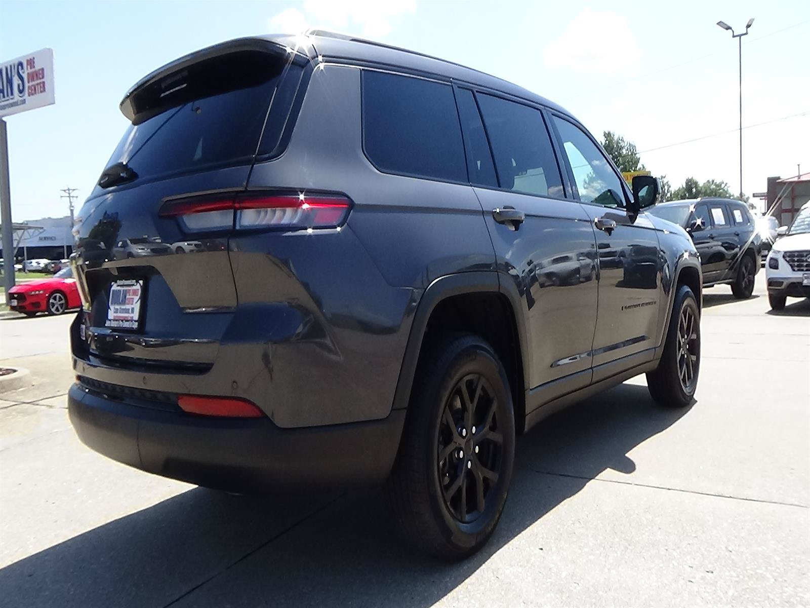 Used 2025 Jeep Grand Cherokee L Altitude AWD/4WD image 6