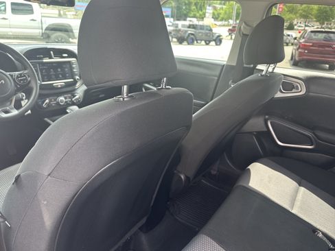 Used 2024 Kia Soul LX w/ Option Group 015 FWD image 21